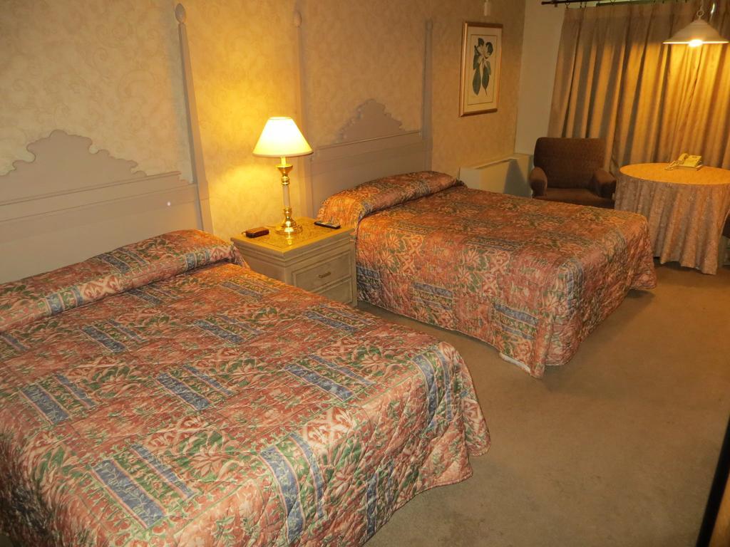 The Mariner Motel Green Bay Room photo