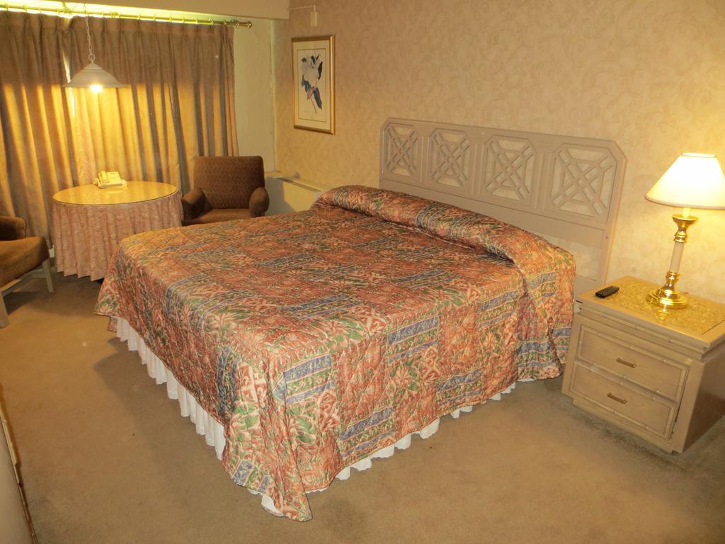 The Mariner Motel Green Bay Room photo